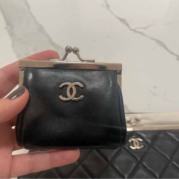 Chanel Black Quilted Lambskin Oversized Kisslock Clutch with Mini Coinpurse - Picture 3 of 8